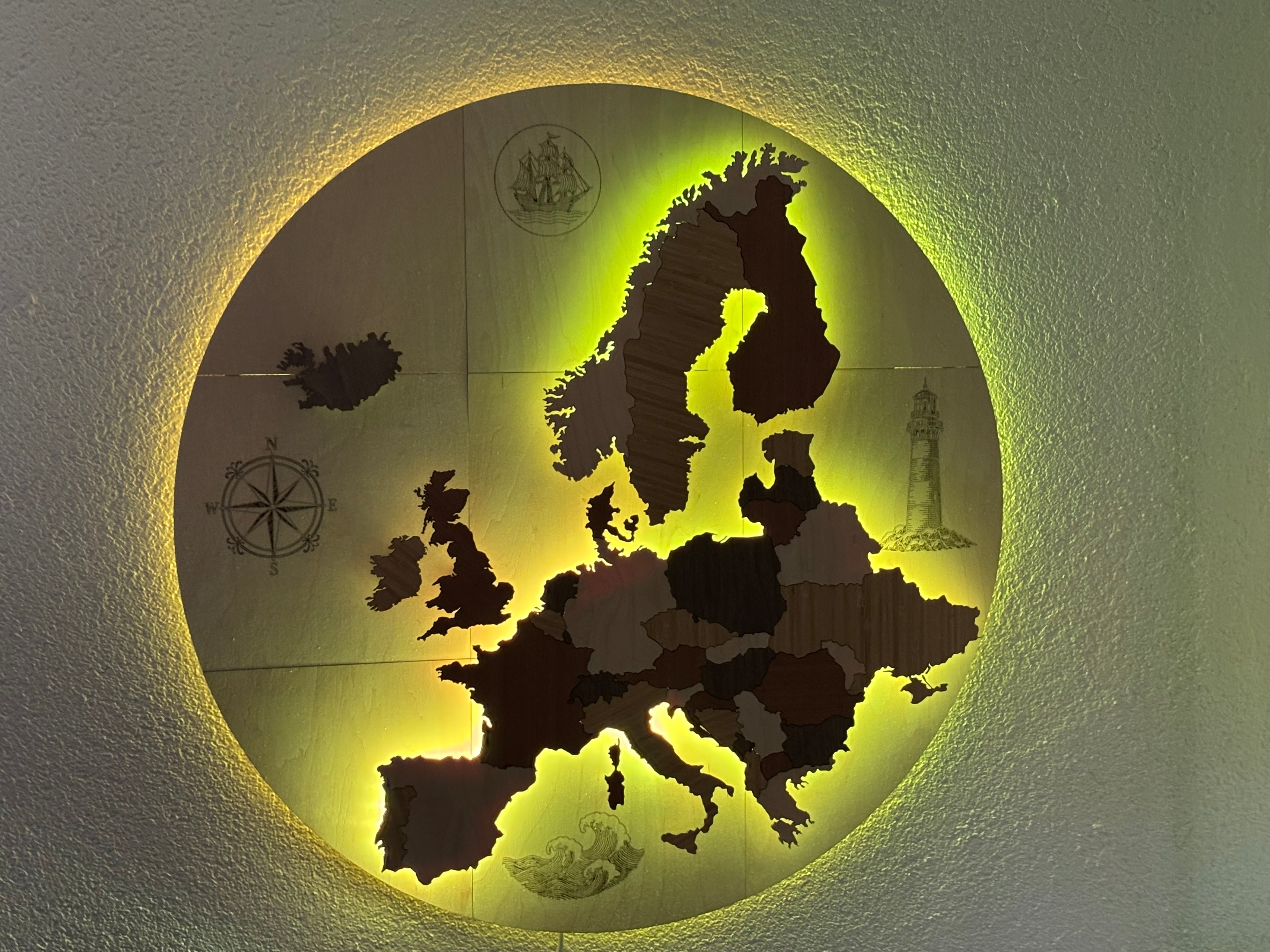 GlobeGlow - Wooden Europa Map