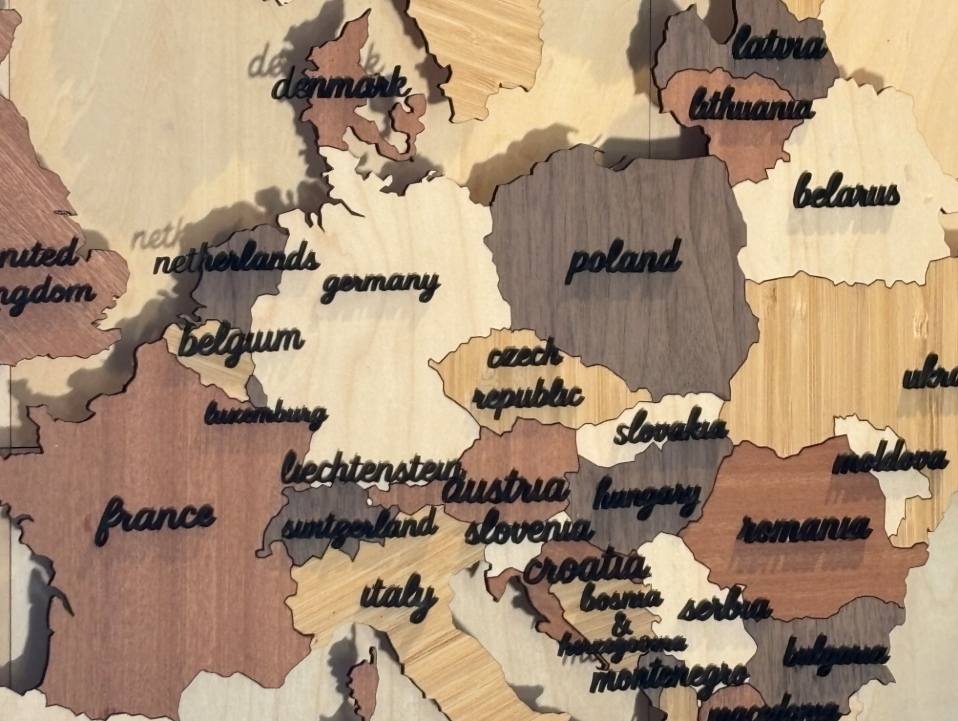 GlobeGlow - Wooden Europa Map